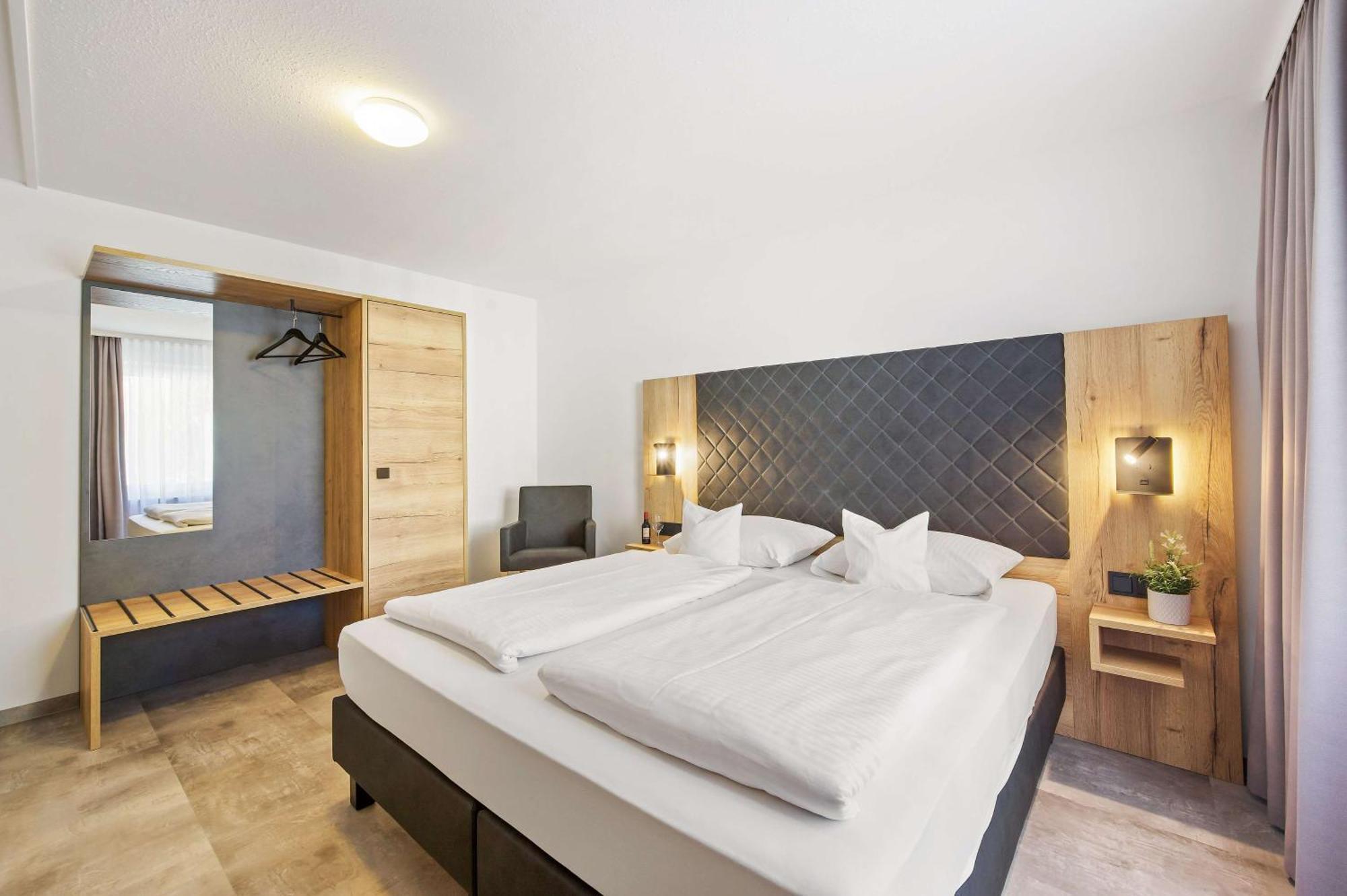 Western Favorit Hotel 3*
