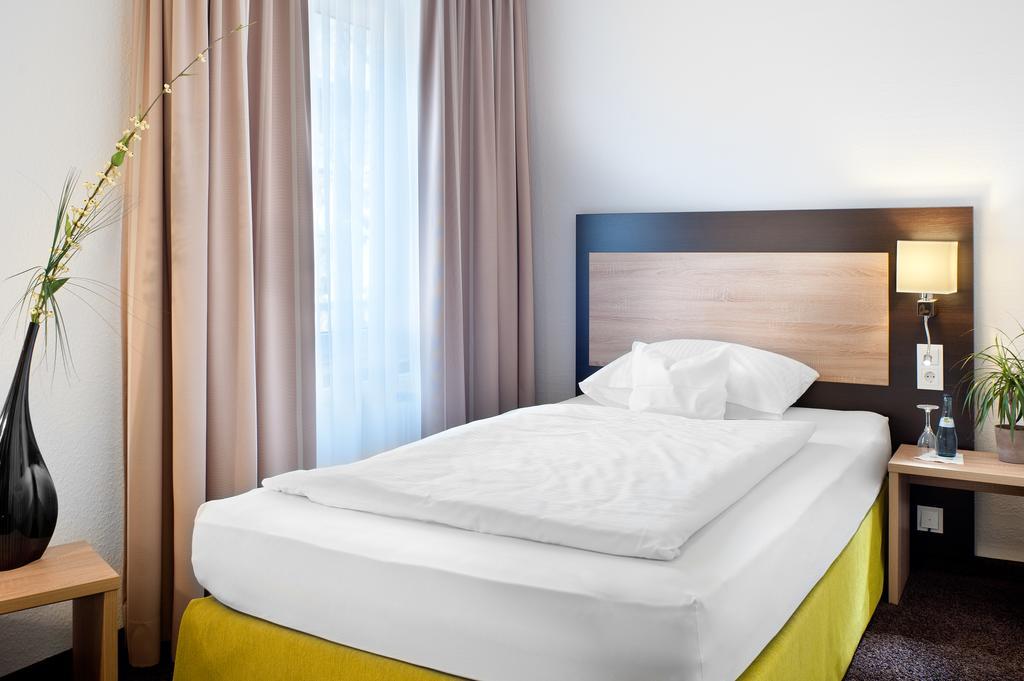 Western Favorit Hotel