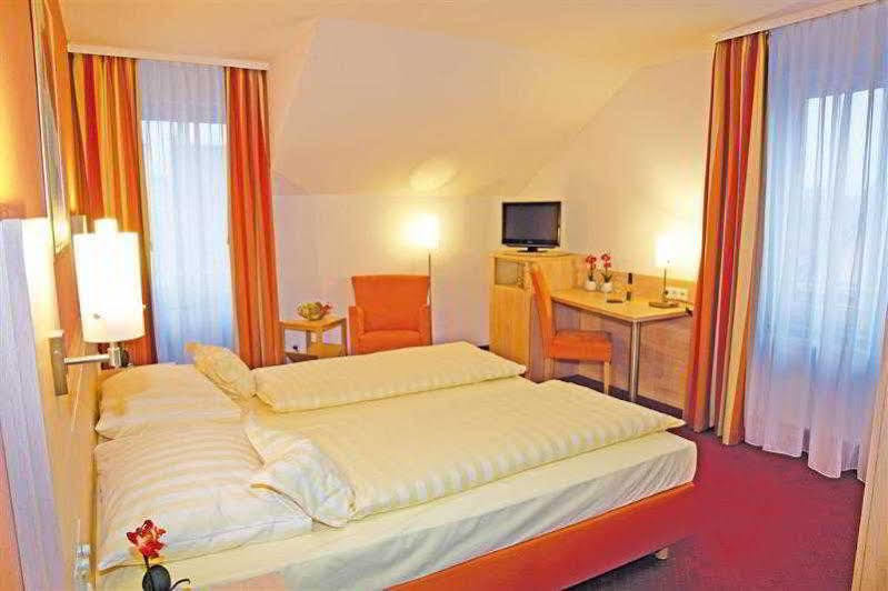 Western Favorit Hotel
